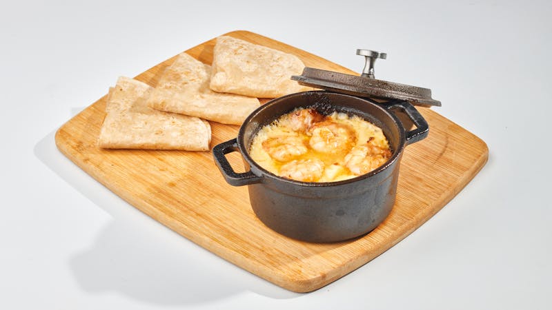 Cheesy breadsticks with marinara dipping sauce
